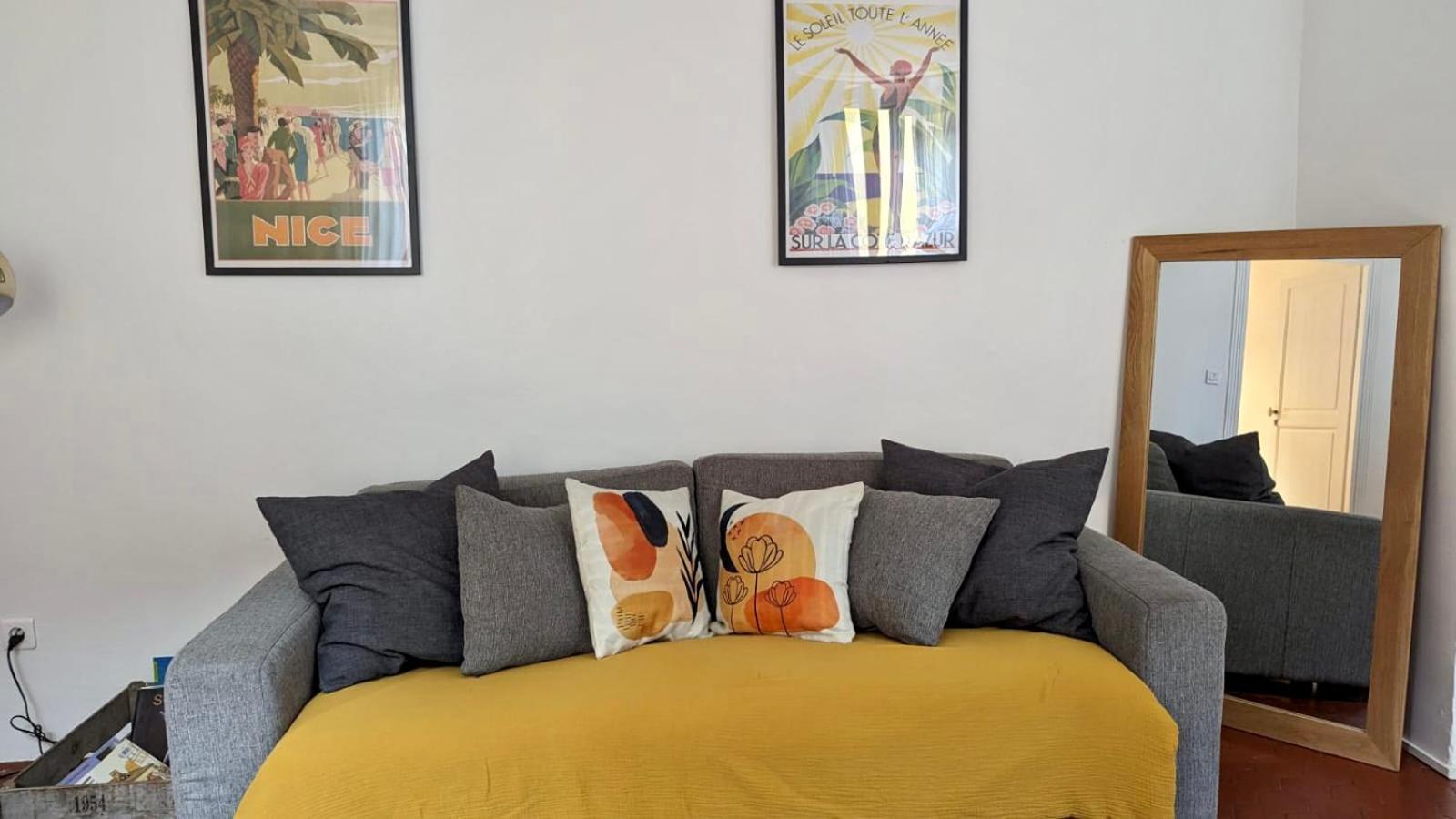 Apartment Typique - 2 Bedrooms,typical Apartment-old Town Nizza