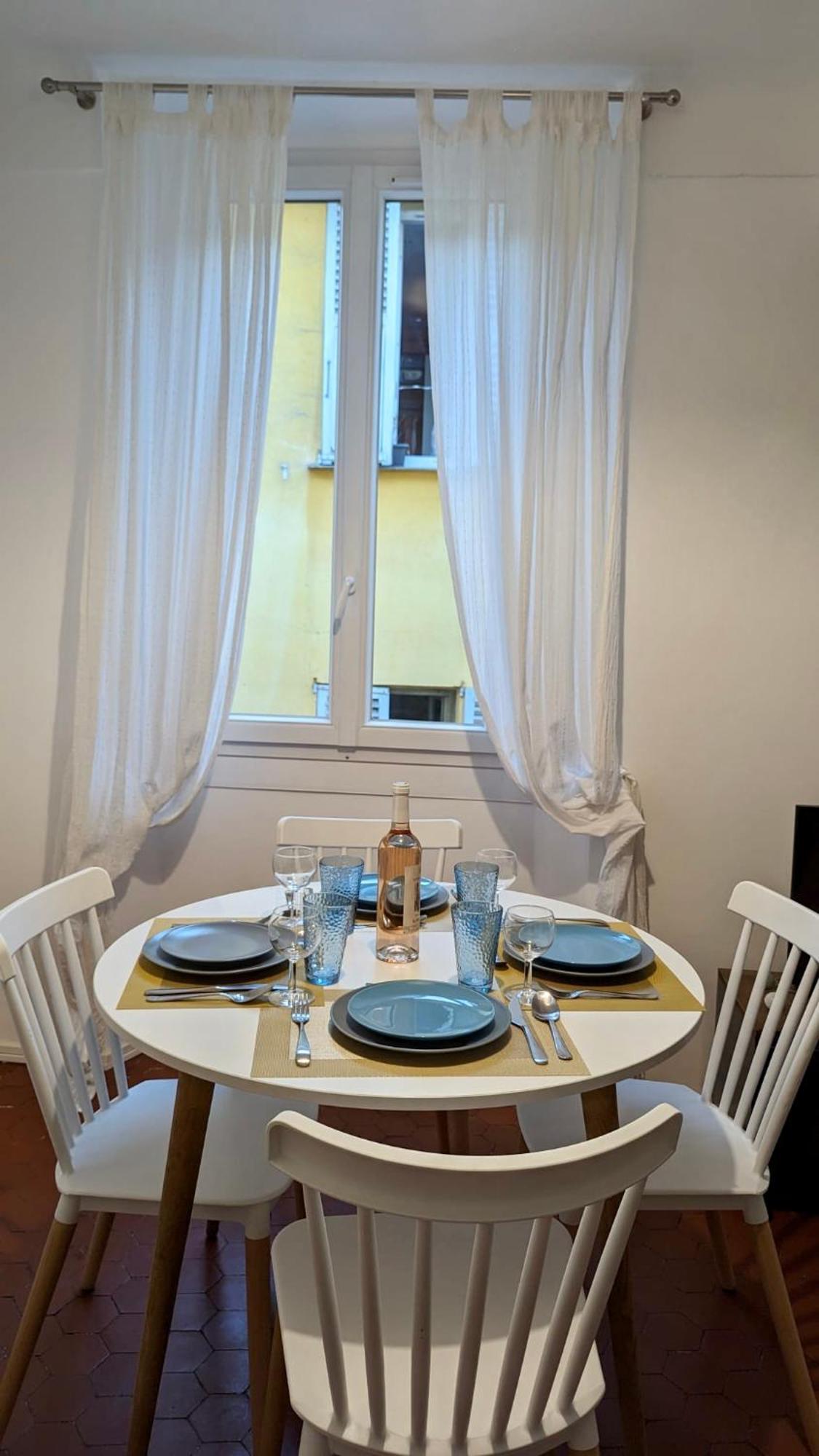 Typique - 2 Bedrooms,typical Apartment-old Town Apartment Nizza