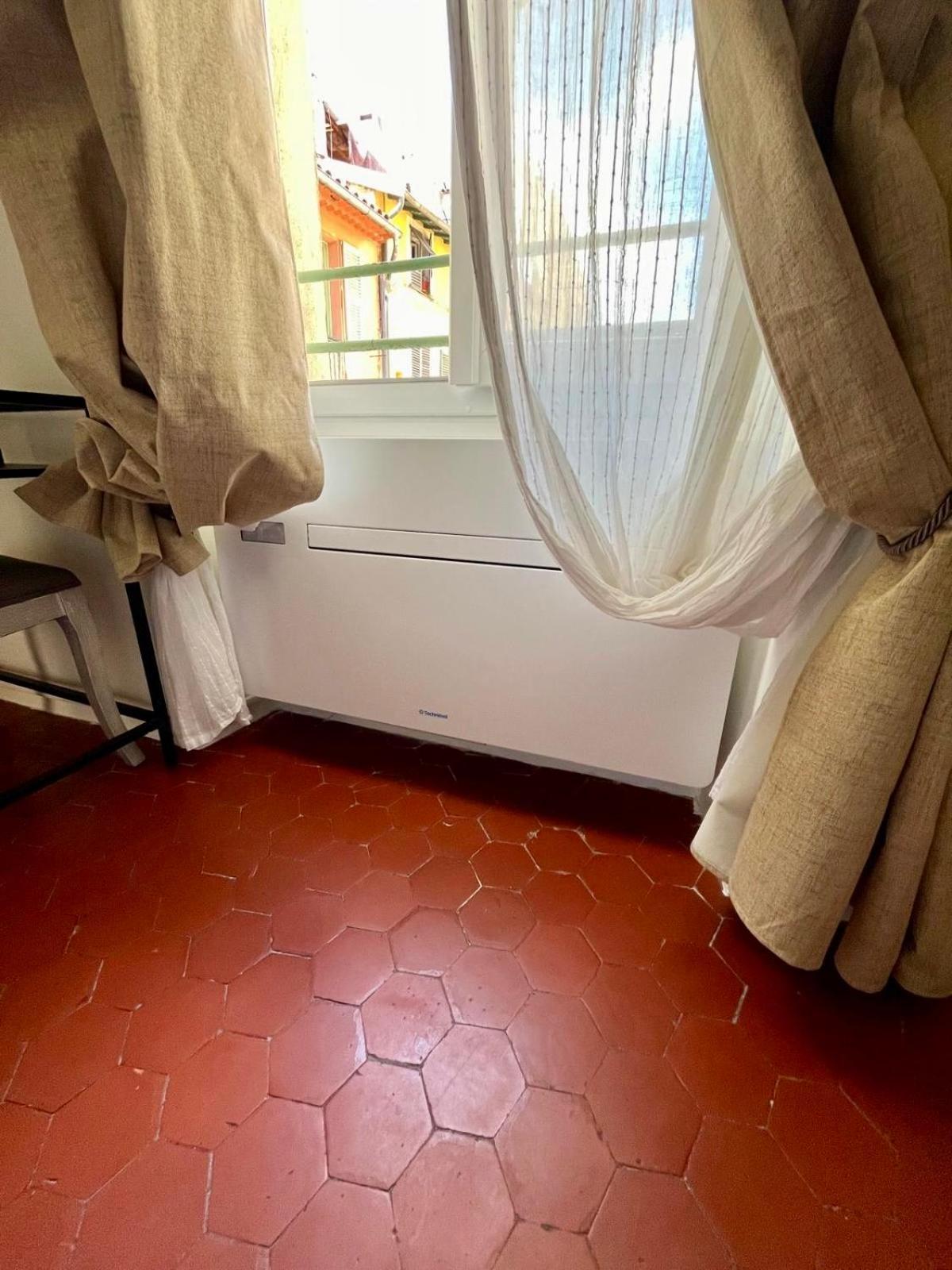 Apartment Typique - 2 Bedrooms,typical Apartment-old Town Nizza